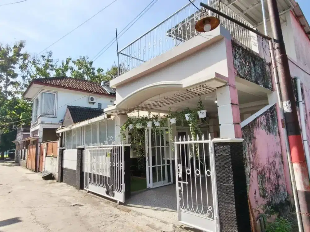 Kenyamaan Komplit Harga Irit! Hunian Cantik 2 Lantai Bonus AC