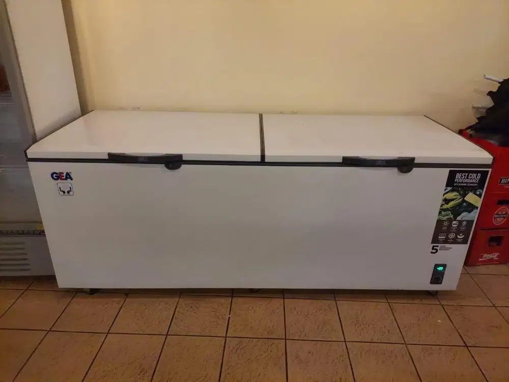 Cheest Freezer 1050 liter