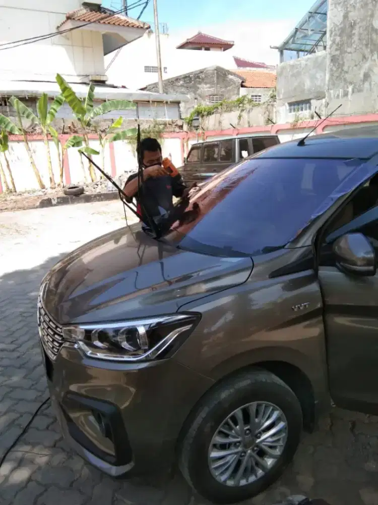 Pusat pemasangan kaca film mobil