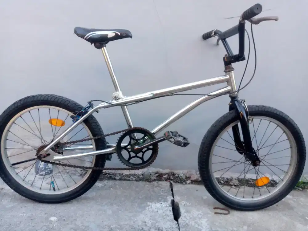 BMX poligon ukuran 20 warna chrom siap pakai