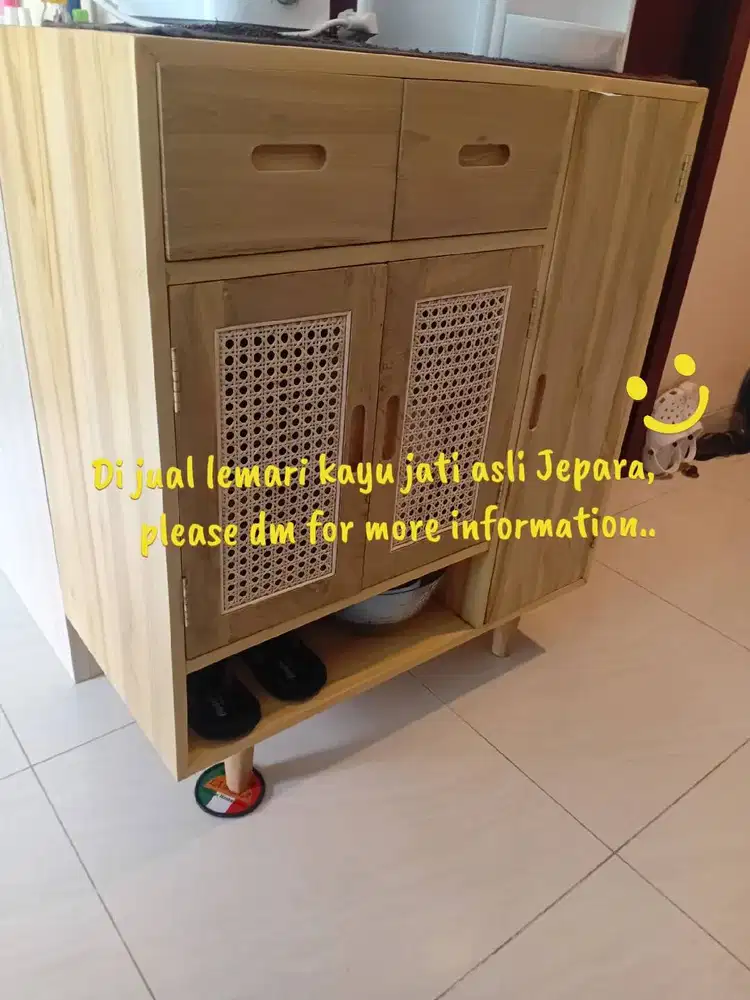 Di jual lemari kayu jati buatan Jepara