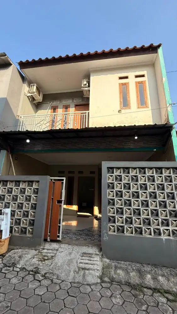 DI JUAL RUMAH 2 LANTAI SIAP HUNI DI BINTARA JAYA