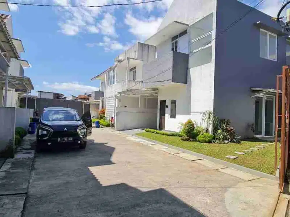 Rumah Luas Carport 2 Mobil Murah di Kopo Permai Bandung dekat Tol Moh Toha Bandung