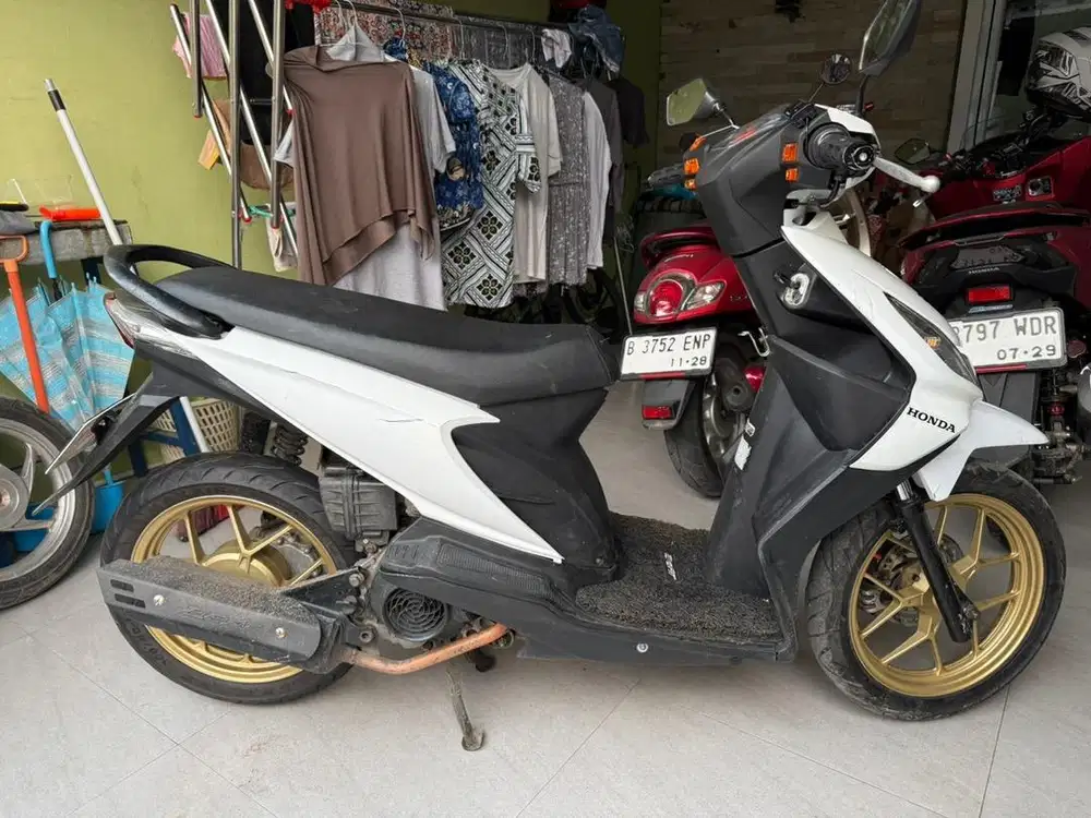 Honda Beat Putih