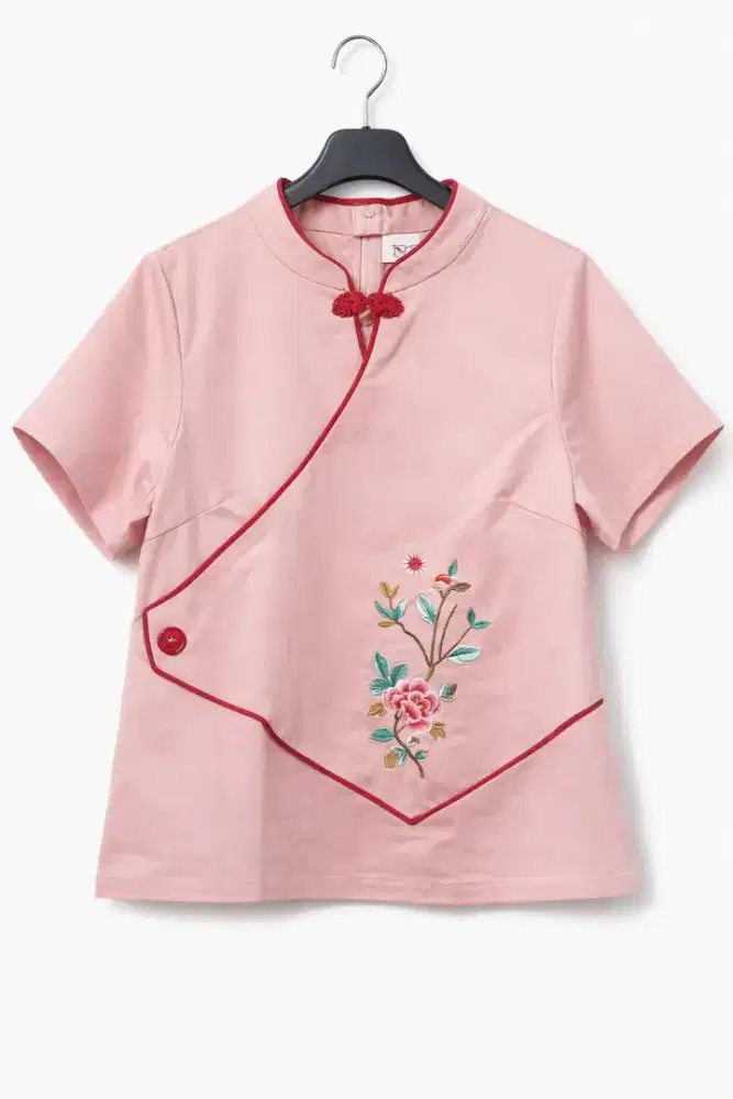 Cheongsam Nr Dusty Pink Size L LD 90cm Preloved - 75rb NET
Versi