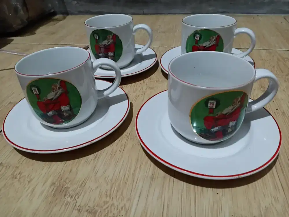 Cangkir dan piring Cafe.