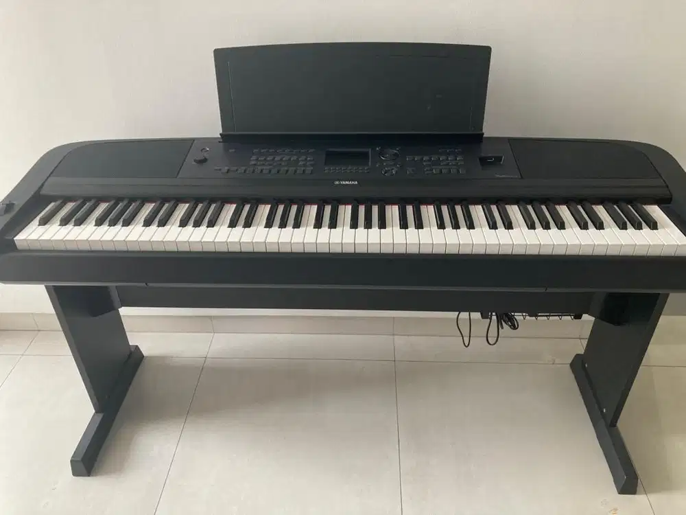 Piano Digital DGX 670 Yamaha