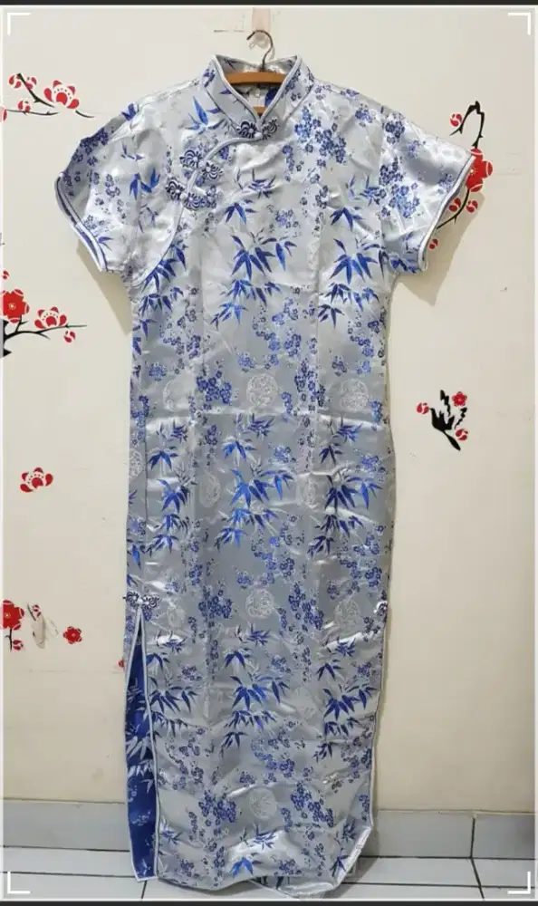 Dress wanita warna silver