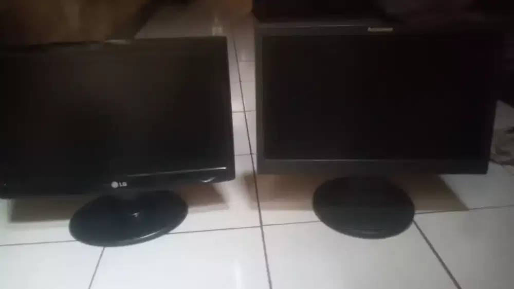 2 unit monitor 19 in WAJIB BORONG