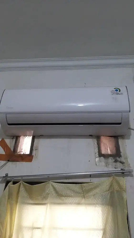 jual ac midea 1pk pemakaian blm lama masih ada kartu garansi lengkap