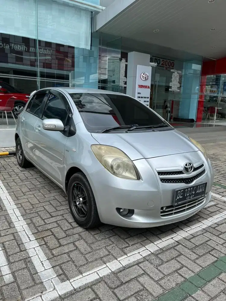 YARIS 1.5 E MATIC ISTIMEWA