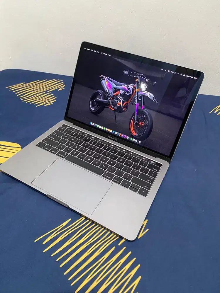 Macbook Pro Retina 2016 TB RAM 8GB HDD 245GB