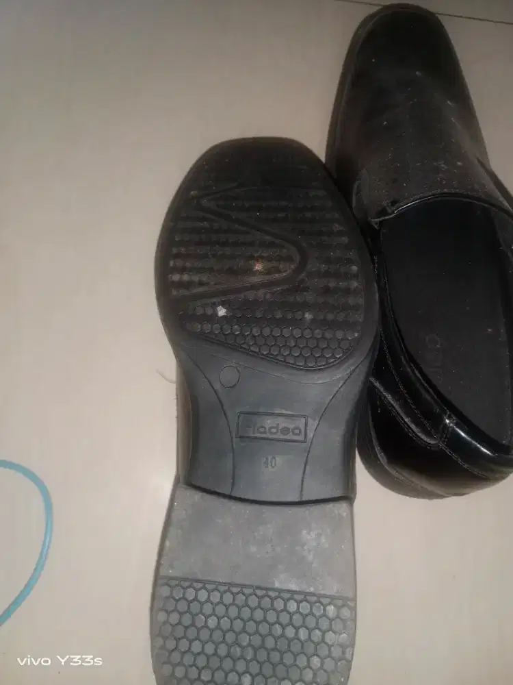 Dijual 2 sepatu second size 40