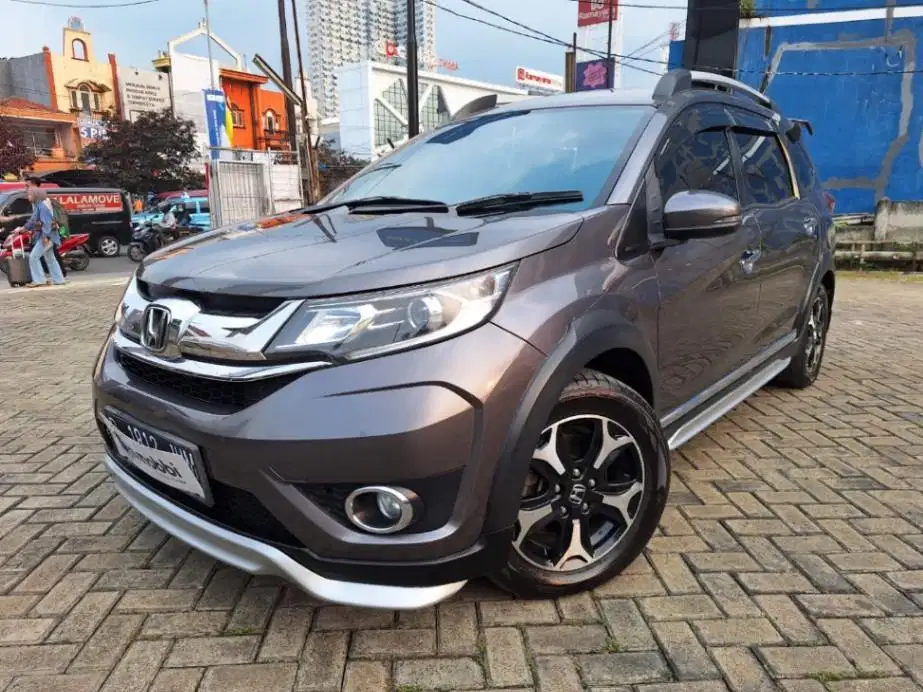 DP RENDAH Honda BR-V 1.5 E Prestige Bensin-AT 2016 JUM