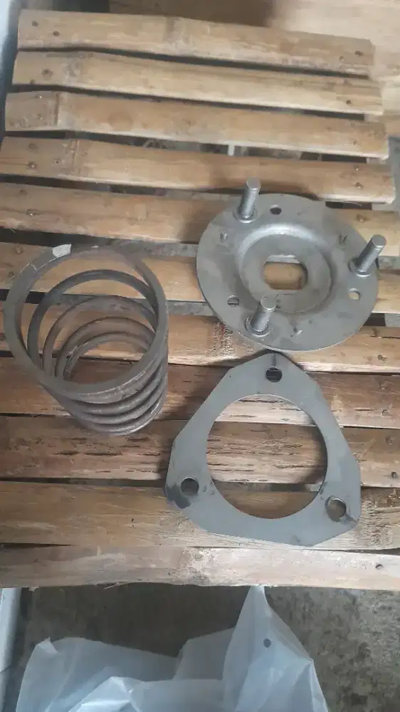 Dudukan kampas ganda vario 100