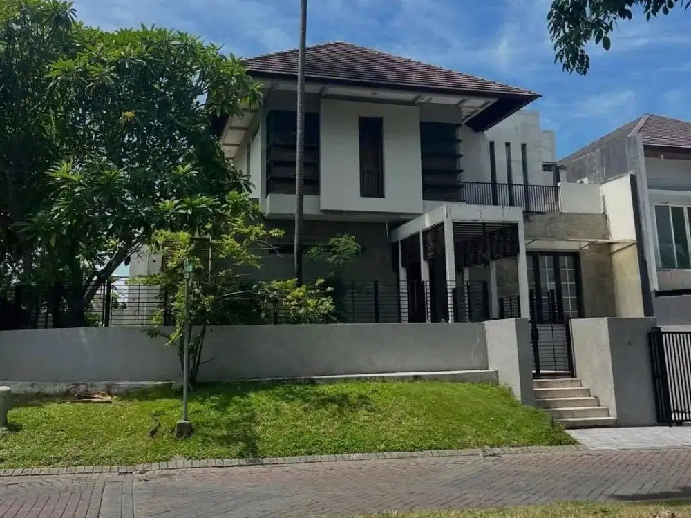 Rumah 2 Lantai Bagus SHM di Graha Famili Row Double Way