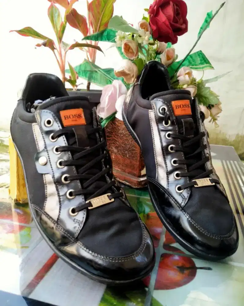 Sepatu Hugo Boss Italy kulit