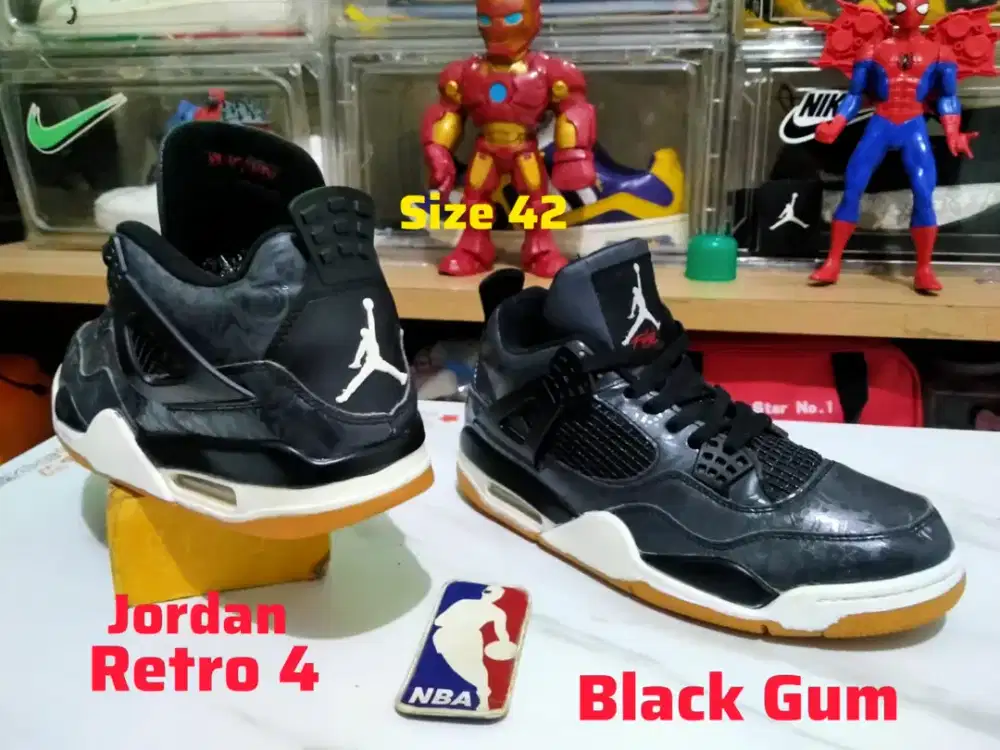 Sepatu Basket Nike Jordan Retro 4 Black Laser gum