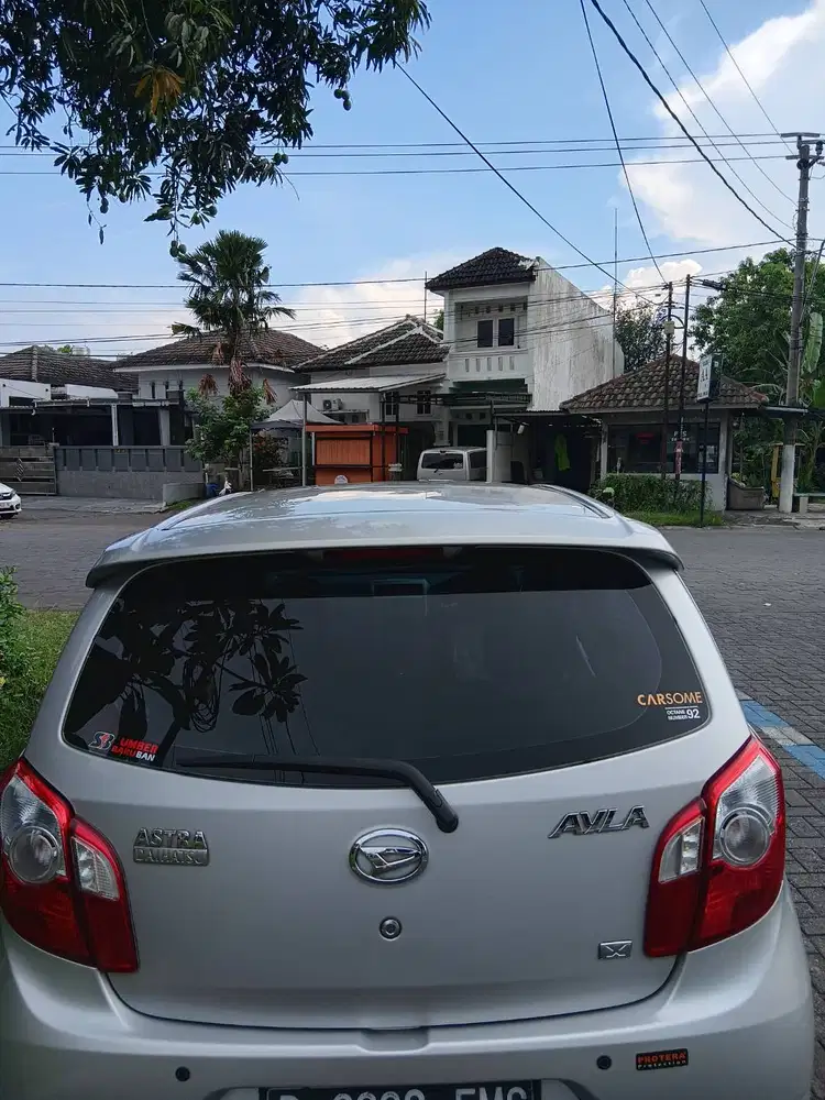 Daihatsu AylaX. 1.0 MT