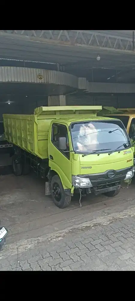 Hino Dutro 136HD Dump tahun 2023 Euro 4