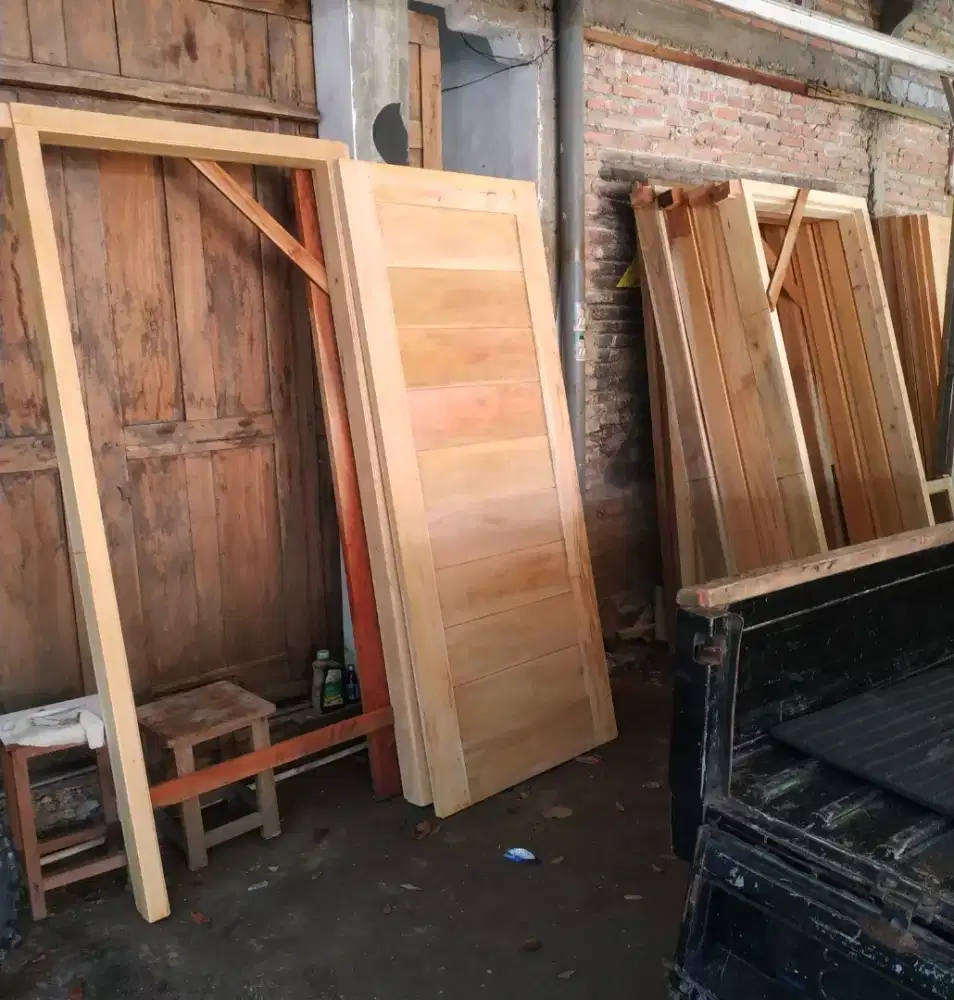 Daun pintu  model minimalis