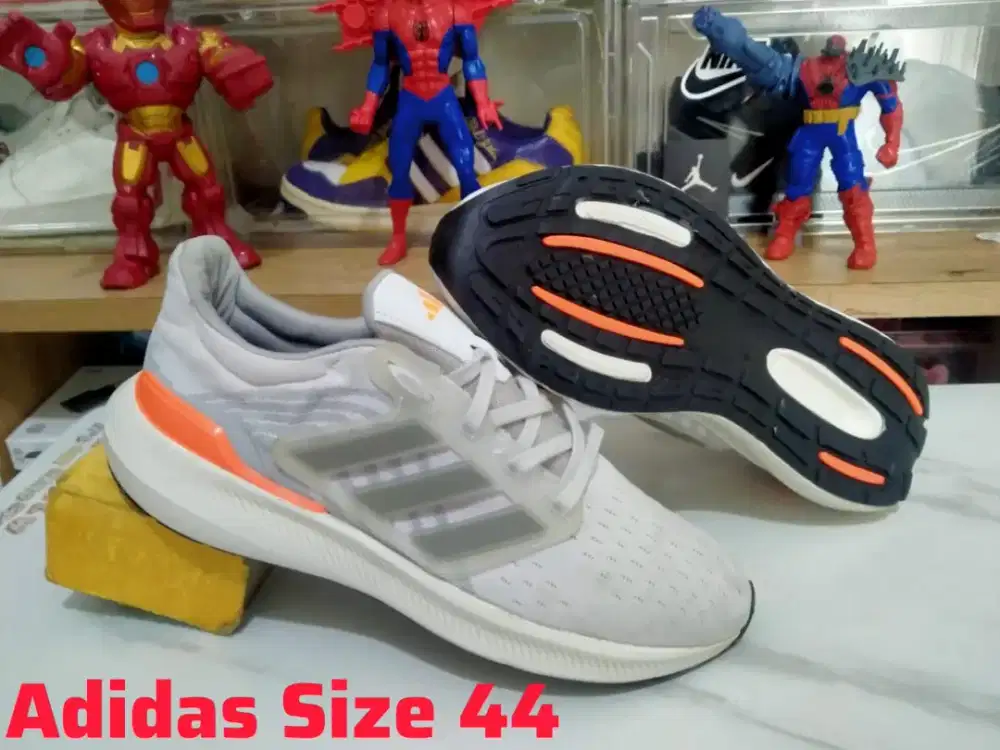 Sepatu Running Jogging Adidas