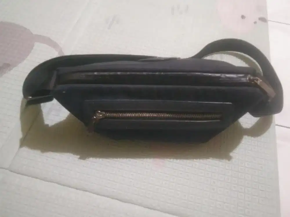 Tas hushpusp warna biru