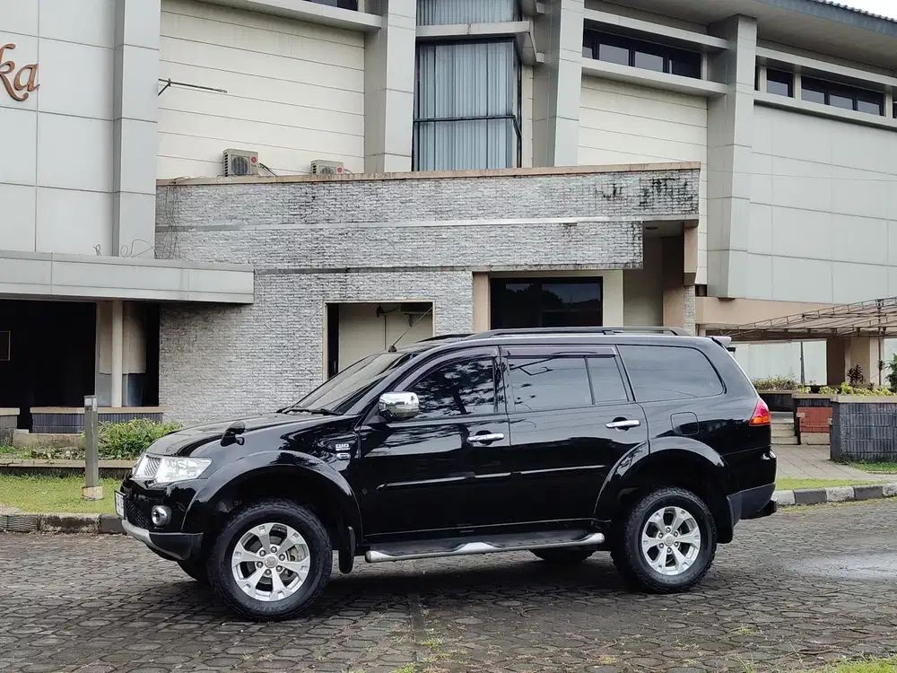 Pajero Dakar 4x4 Hitam 2012 Matic 4WD Sunroof