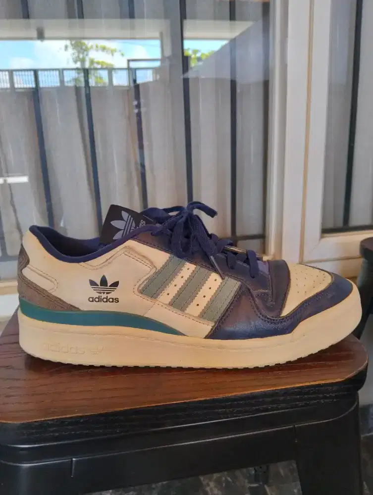 Sepatu Adidas forum low