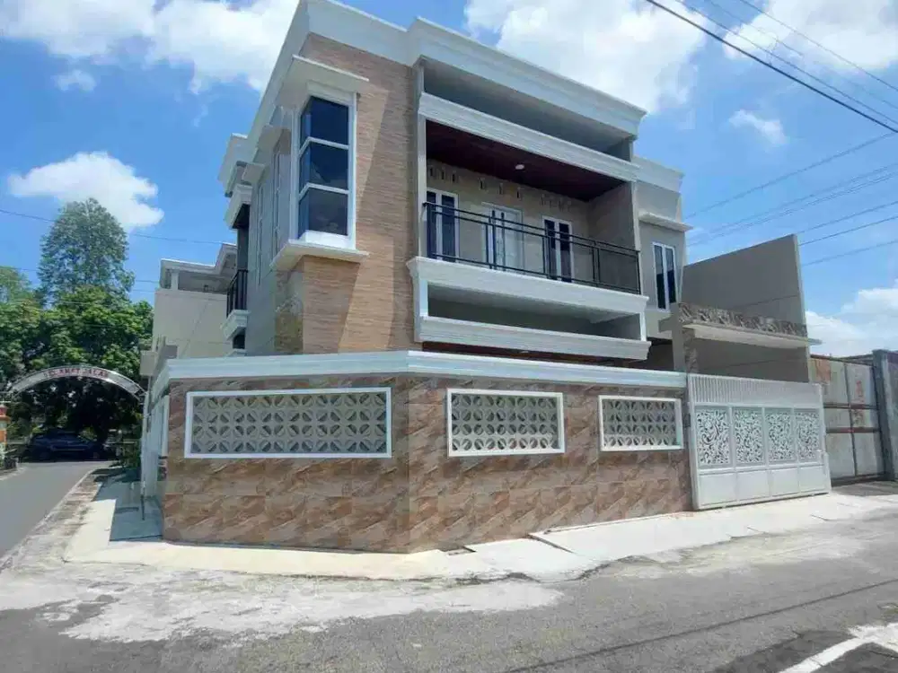 Rumah Baru Mewah 2 Lantai Strategis Dekat Hotel Alila dan RS Mata Solo Surakarta