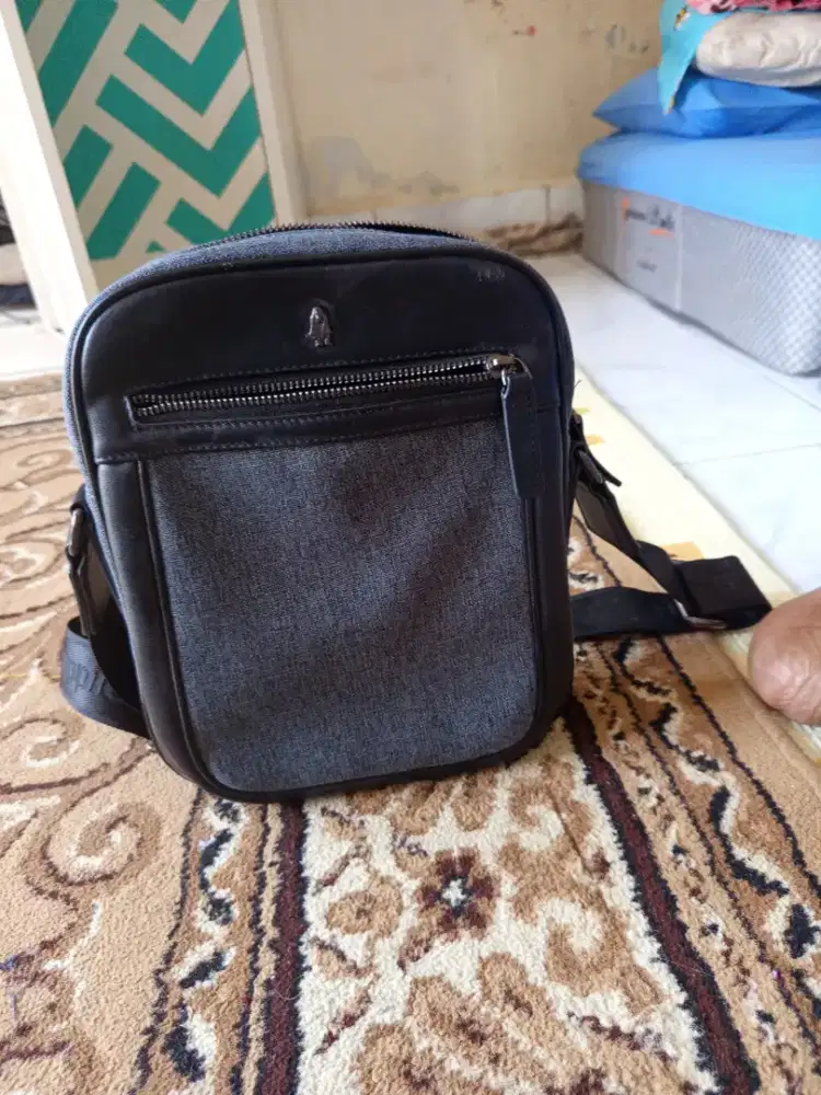 Di Jual tas Hush Puppies