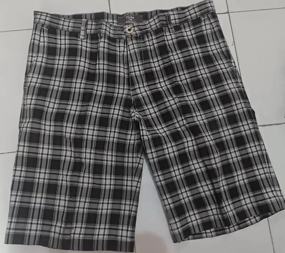 Jelana casual pendek untuk bersantai