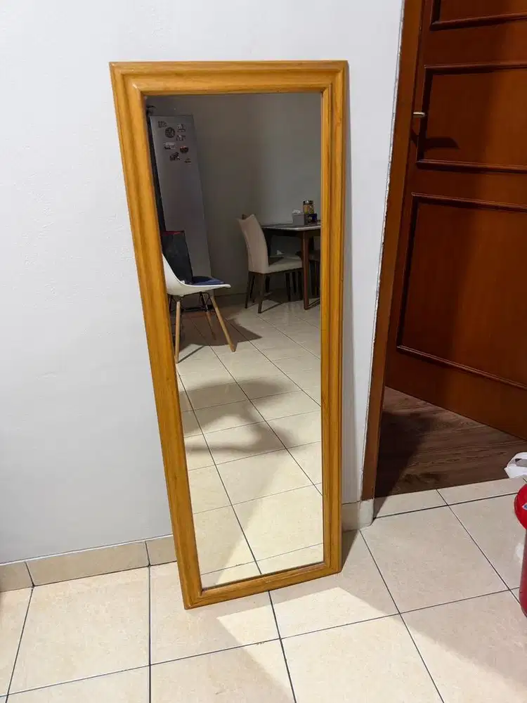 Cermi warna coklat bingkai kayu