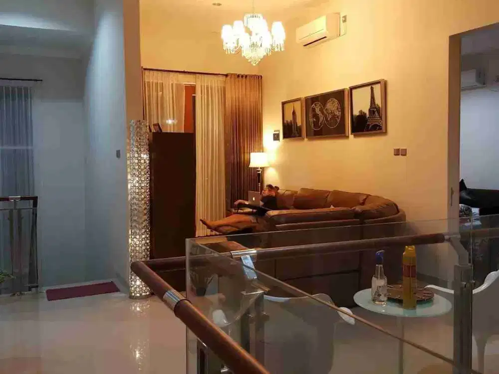 Dijual rumah 2 lantai di perumahan Puri Safira, Menganti, Gresik