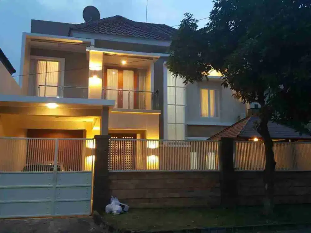 Dijual rumah 2 lantai di Perumahan Citraland, Surabaya Barat