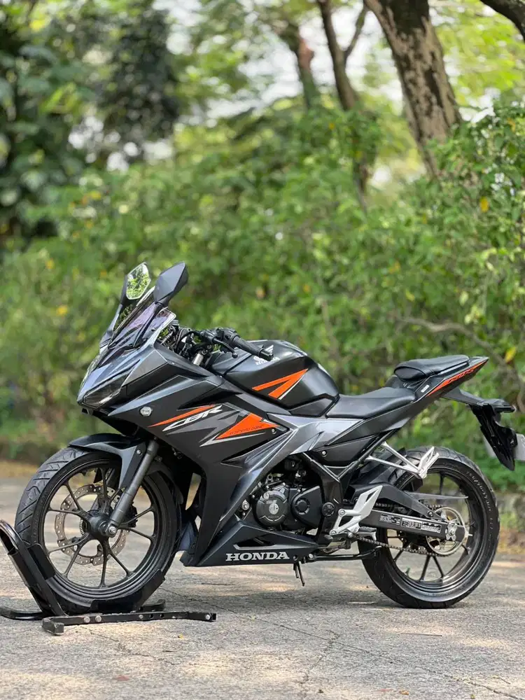 HONDA CBR150R ABS OLD 2019 BLACK KM 8K PAJAK ON FULL MULUS