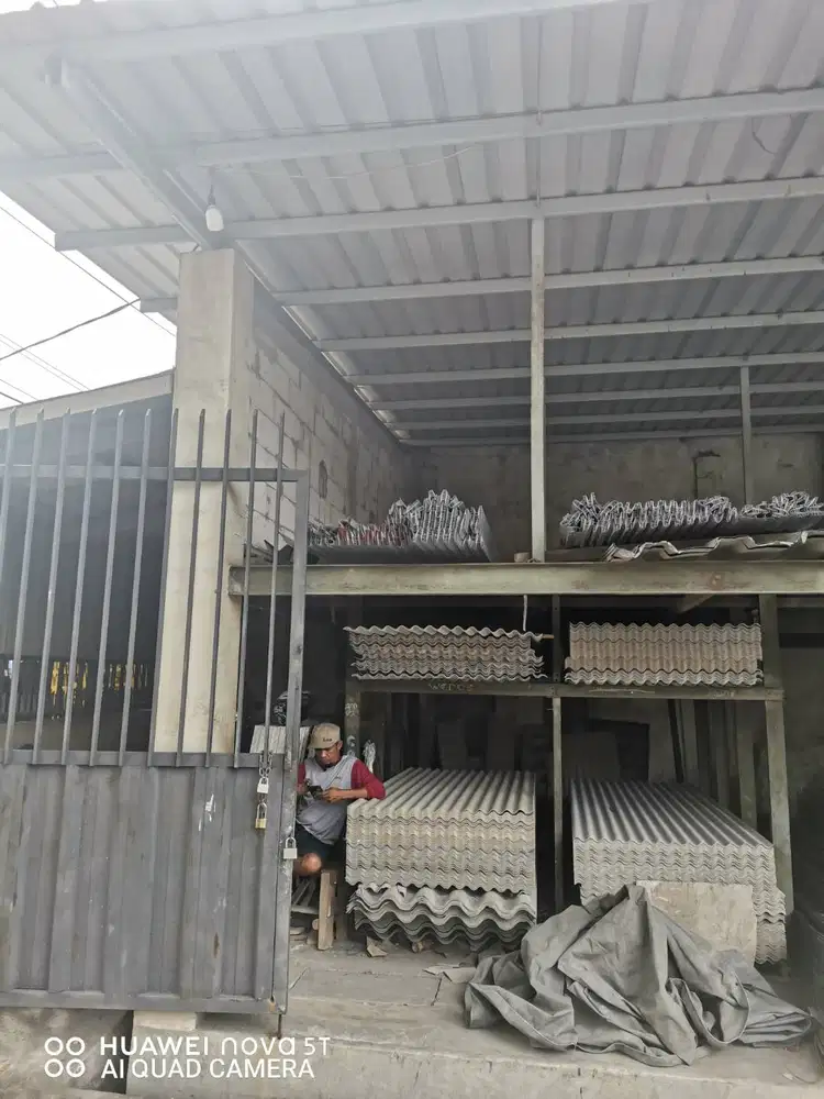 Kernet dan helper toko bangunan