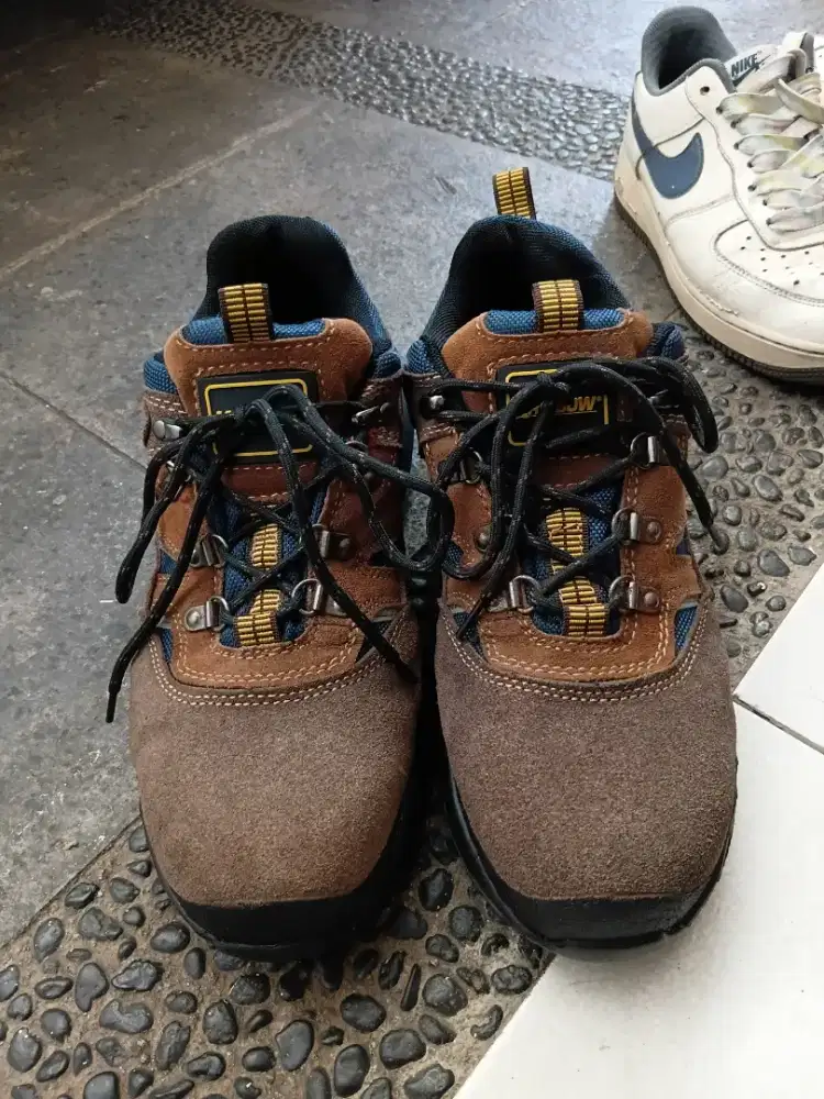 Sepatu krisbow size 43