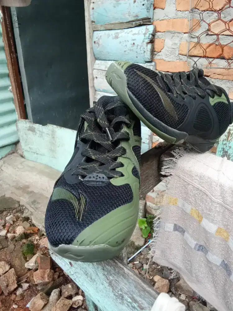 Di jual cepat sepatu badminton