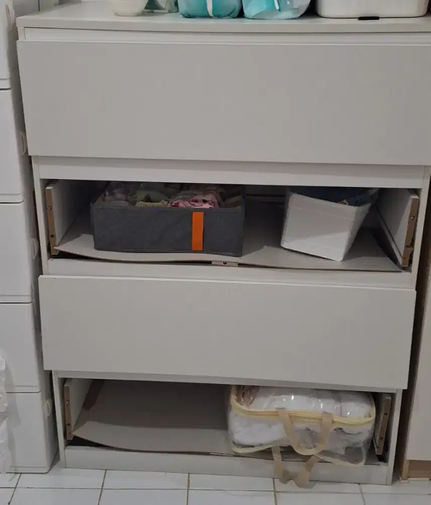 PRELOVED Lemari Laci (4 Laci) by Homedoki