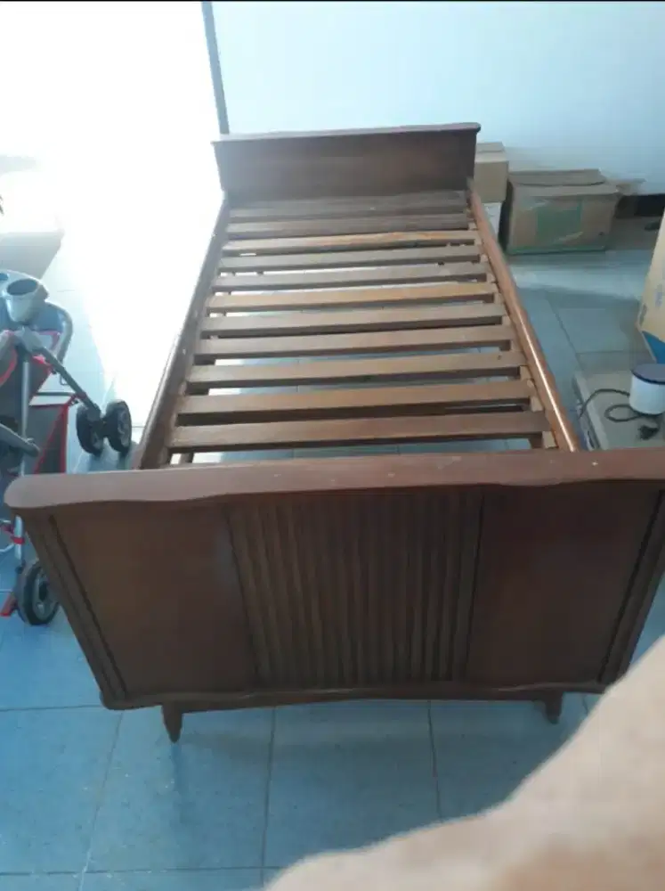 Dijual Divan Laci Jati