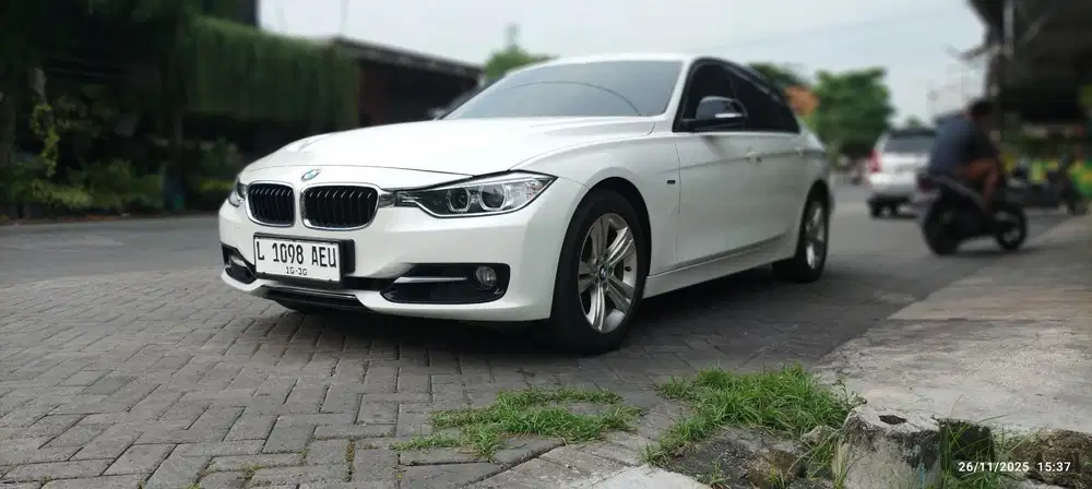 BMW 320i 2015 Bensin