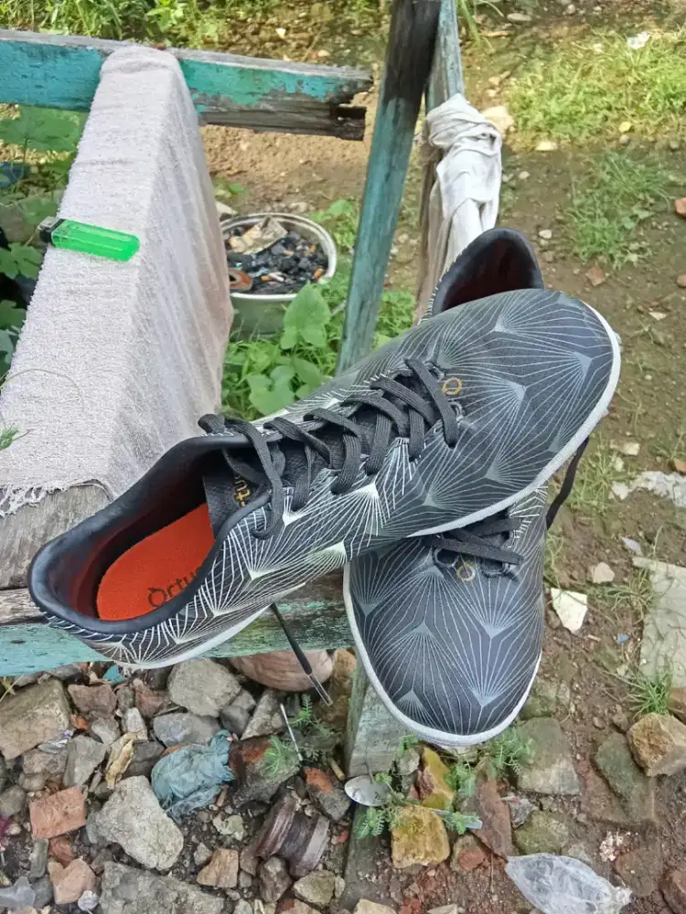 Sepatu futsal ortus