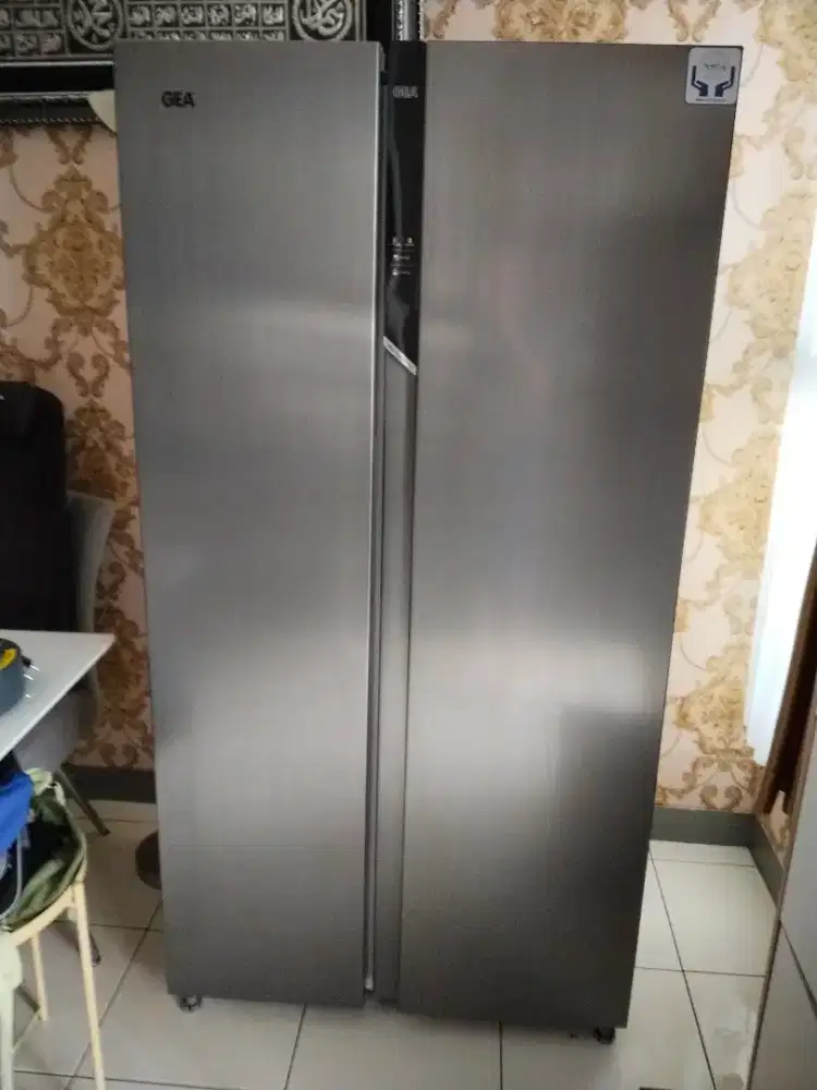 Gea pendingin makanan dan minuman kulkas low watt G2d- 472.r 150 watt