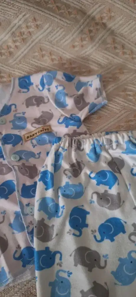 PRELOVED Baju Bayi ukuran NB merk Baby Chiyo