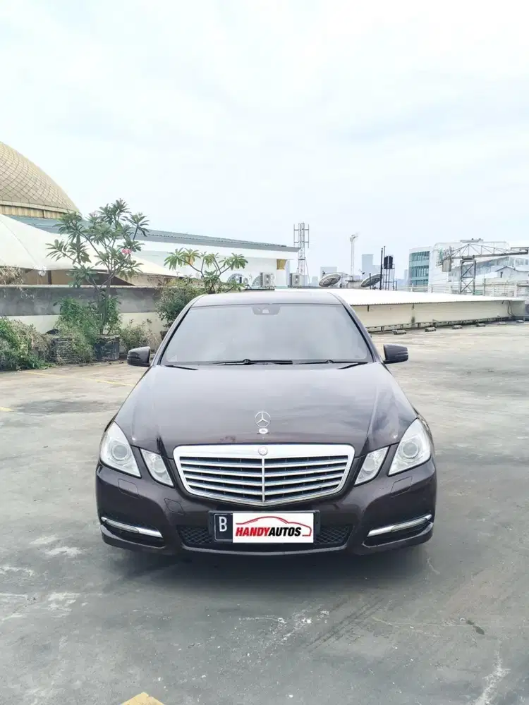 Mercedes Benz E250 Avantgarde Tahun 2011 Coklat Metalik