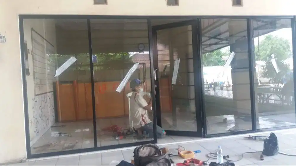 Pasang Partisi - Plafon Gypsum / PVC KUSEN + Pintu Alumunium + Cat WPC