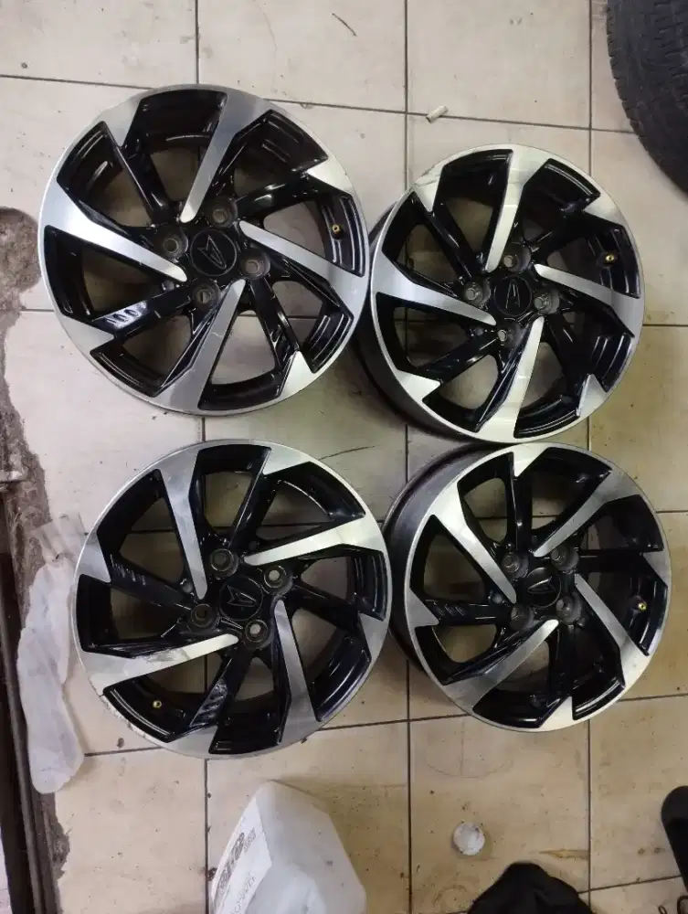 Dijual. 4pc velg daihatsu sigra R14
