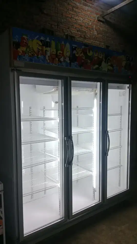 Chillir showcase 3 pintu mrk GEA