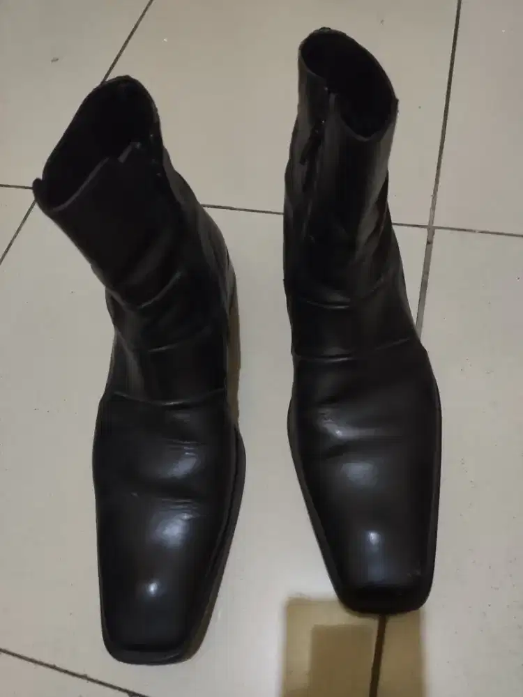 Sepatu boot pria